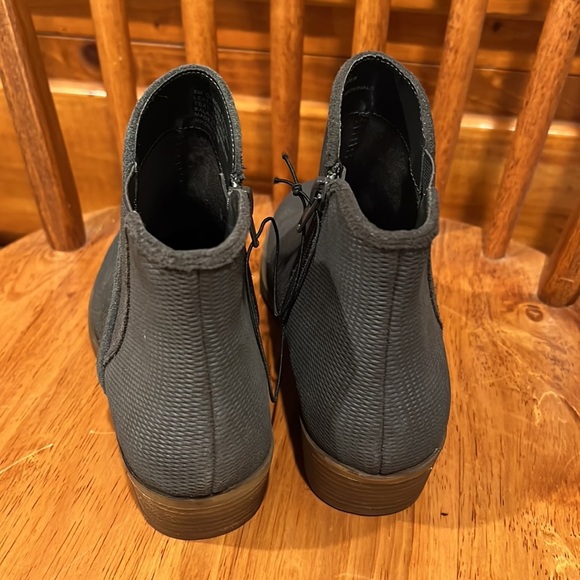 New Kensie Boots - Picture 2 of 16